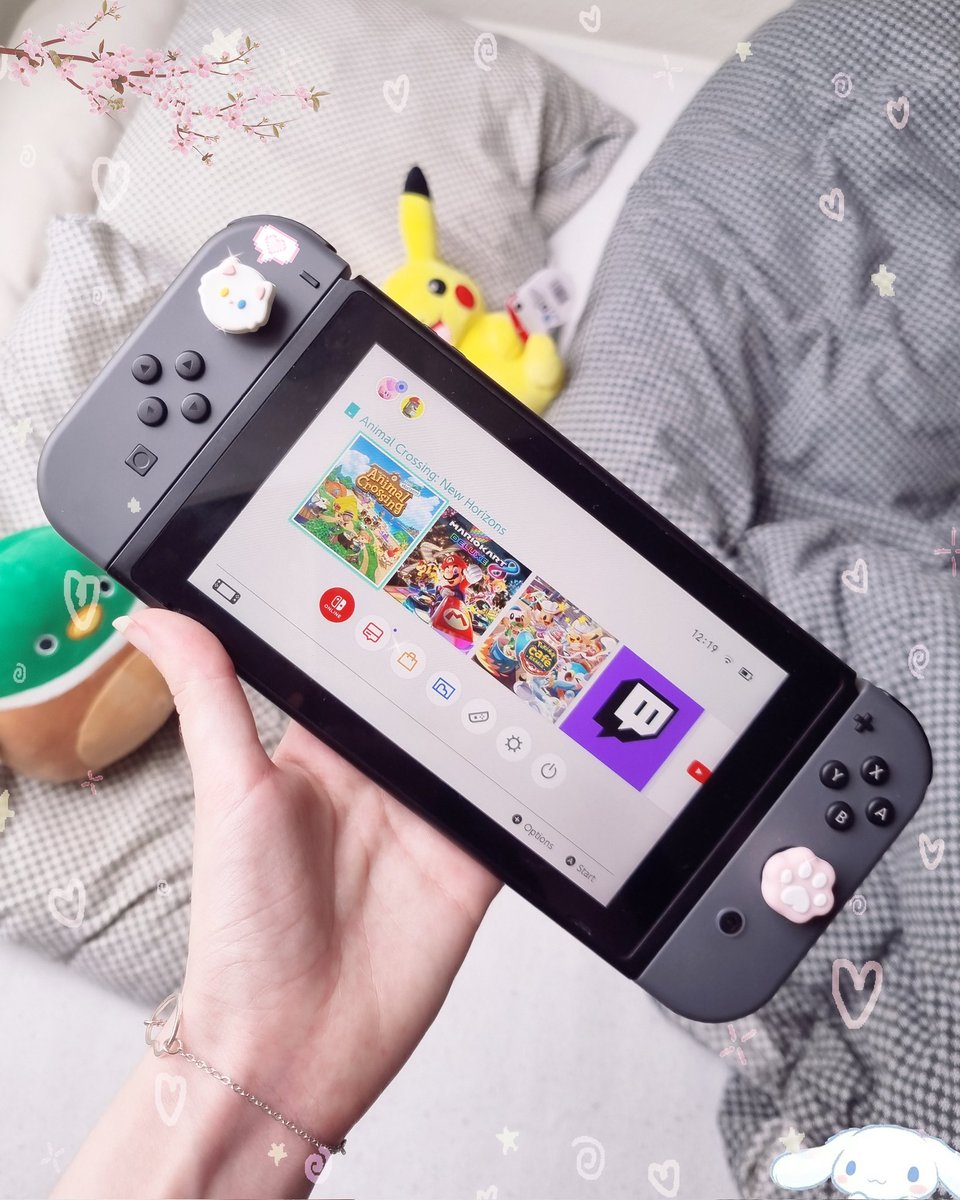 DewiCrossing's tweet photo. Thumb grips, thumb grips, thuuuumb grips🤍🥳

#NintendoSwitch #thumbgrips #cute #acnh #aesthetic #nintendogamer https://t.co/YPoHVf3gQD