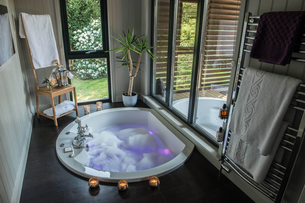 _broadoaks's tweet photo. We offer just about every kind of fancy bath here at Broadoaks.
Yes, full-on fancy. Which have you tried?
#spabaths #bath #hotel #travel #lakedistricthotel #lakedistrictuk #notjustlakes #theplacetobe https://t.co/OuvKx85sJq