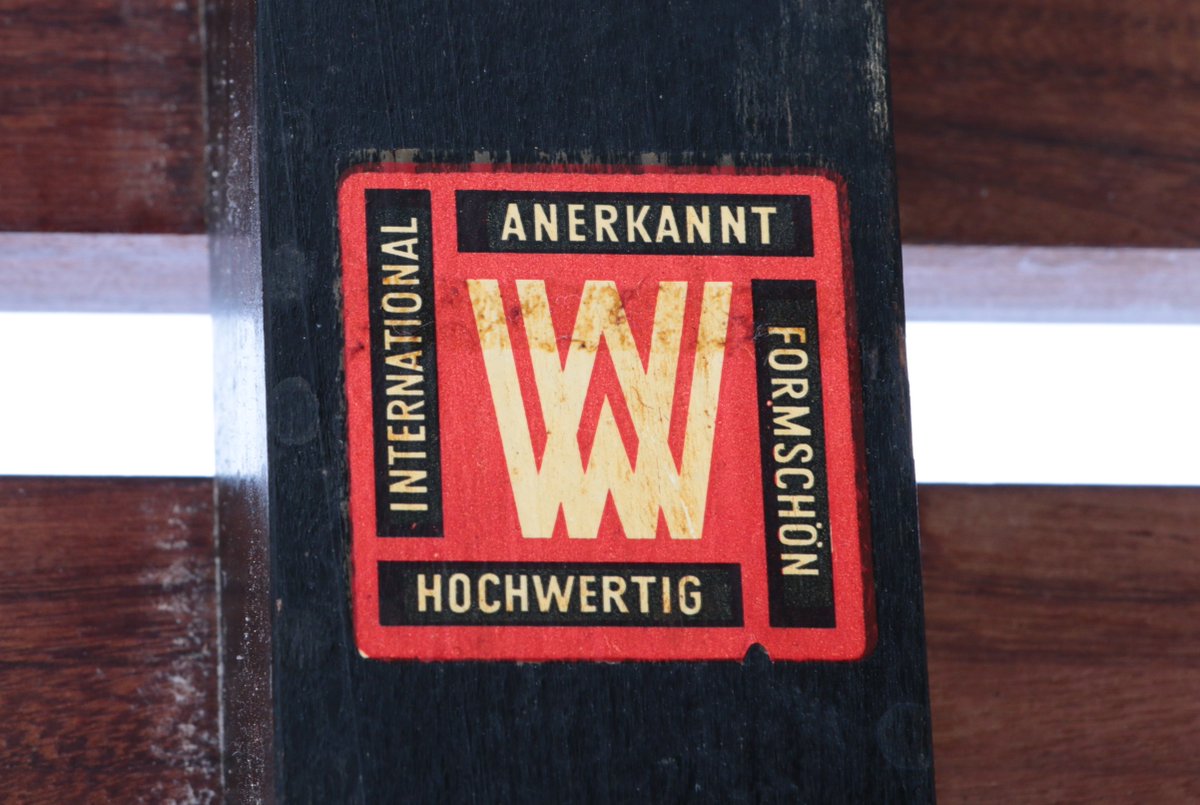 TimelessArtnl2's tweet photo. Wiener werkstätte bankje zeldzaam stuk je 
binnen kort online https://t.co/8TDz6x8XIc
