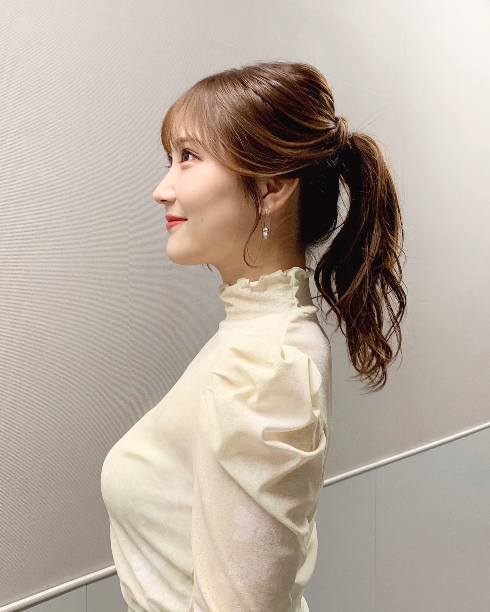 野村 彩 也 子