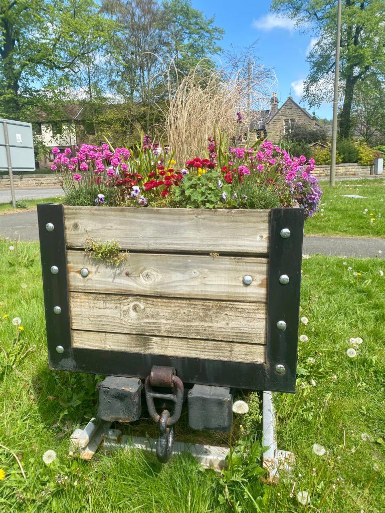 Dines4Dales's tweet photo. Our Town Councils, Parish Councils and community based groups like Darley Dale in Bloom must be thanked for their brilliant work in making our Derbyshire Dales a prettier and happier place with their glorious planters.
Pride in our home is really important.
Thank you! https://t.co/TEcEAWV5lX