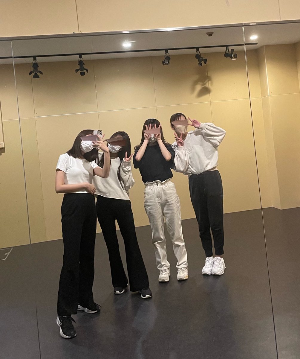 seitenzaka46's tweet photo. 練習の後にスタバ (^._.^)🎶

 #seitenzaka_chu https://t.co/xZR77qFXQN