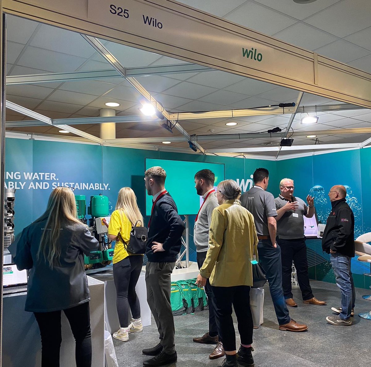 WiloUK's tweet photo. We’re having at great first day here at @RSComponents, it’s been great to meet and talk to so many members of the RS team! Whilst sharing the latest information on Wilo pumps!
#rscomponents #rsconnect #pumps #industry #commercial https://t.co/gs89A8F1zQ