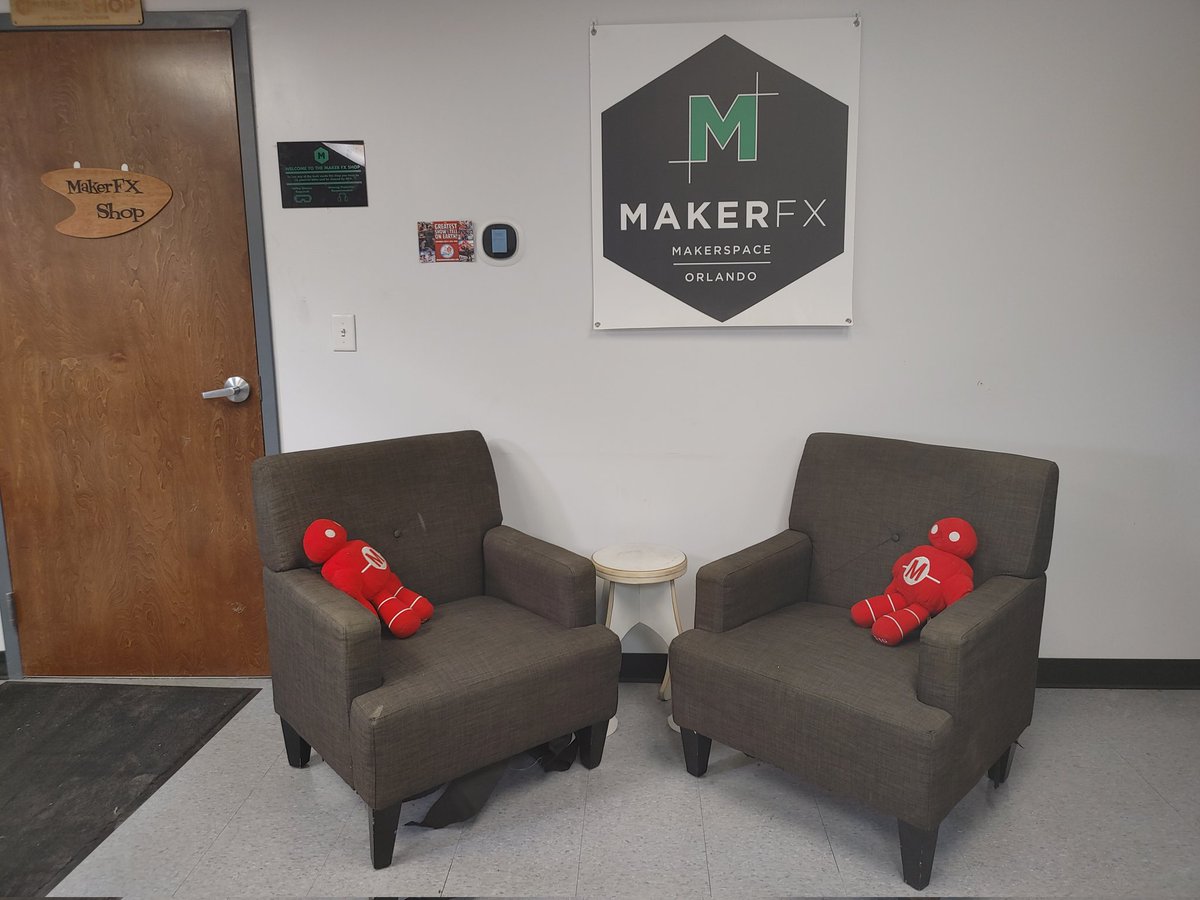 stetzinger's tweet photo. My OCD is twitching a bit... And I put the chairs there... #MakerFX https://t.co/lemuCDFrGI