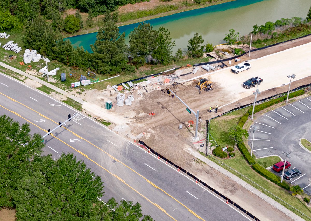 JTAFLA's tweet photo. Check out our latest construction update on Parramore Road! 🚧
This #JTAMobilityWorks project will extend Parramore Road, providing a direct connection between Collins Road and Youngerman Circle. There will also be sidewalks and a new drainage system. #jtafla https://t.co/O4hEPy9T5A