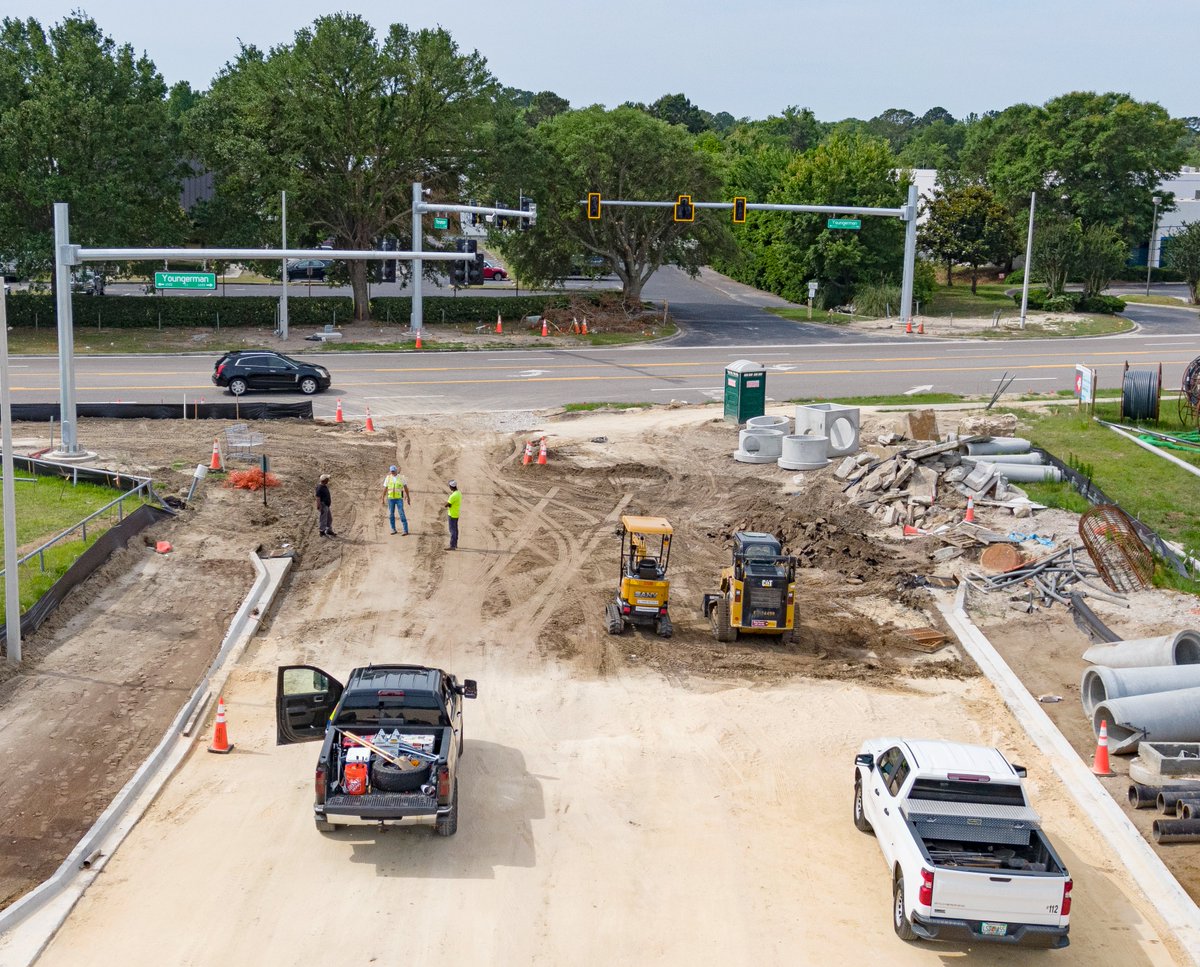 JTAFLA's tweet photo. Check out our latest construction update on Parramore Road! 🚧
This #JTAMobilityWorks project will extend Parramore Road, providing a direct connection between Collins Road and Youngerman Circle. There will also be sidewalks and a new drainage system. #jtafla https://t.co/O4hEPy9T5A