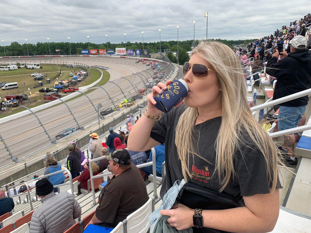TaylorBLindsay's tweet photo. Darlington Baby 🏁 #tootoughtotame #theladyinblack #winston https://t.co/V5xv9QXPEe