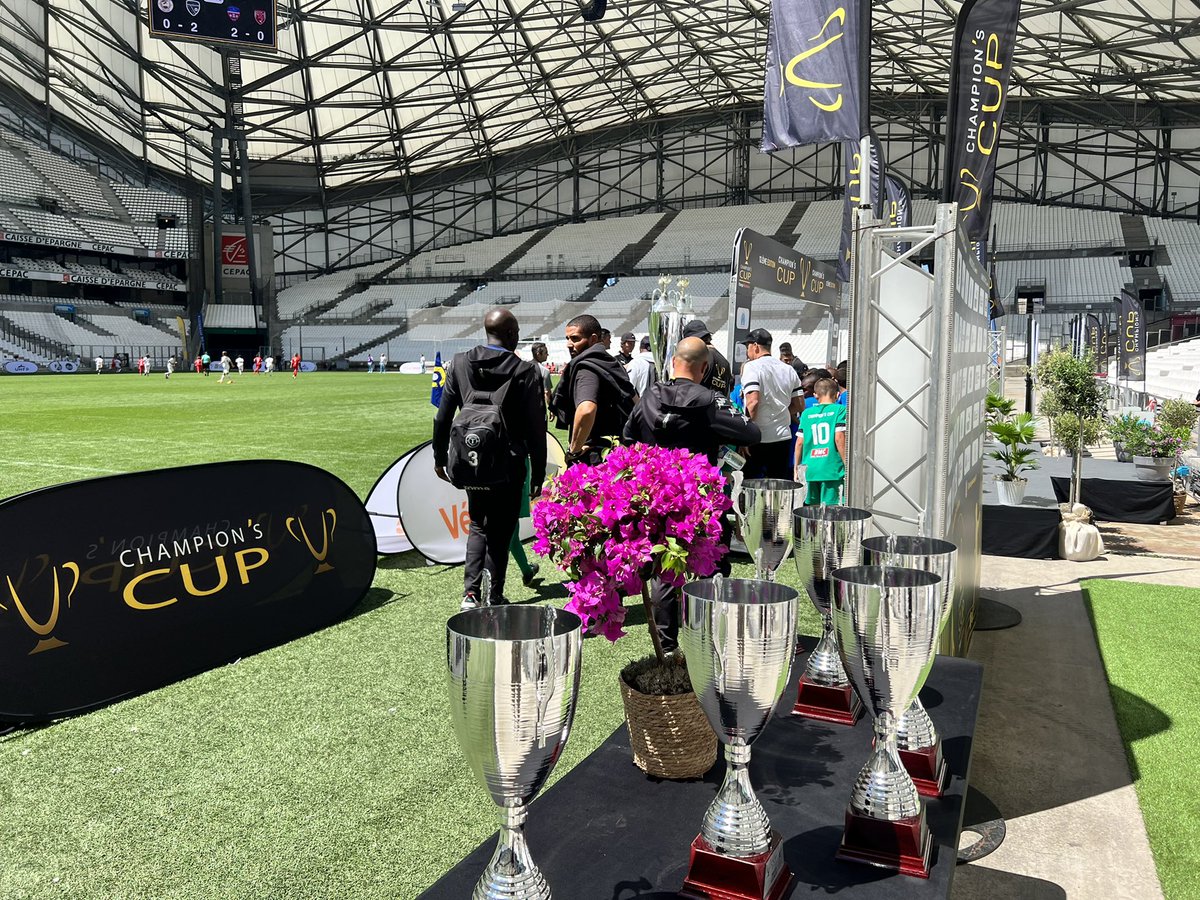 FclMalpasse's tweet photo. La finale de le Champion’s Cup 🏆opposera 2 équipes phocéennes

@OM_Officiel ⚔️ @SCAirBel 

Après avoir terminés 1er de leur groupe, nos #U11 s’inclinent en quart de finale face à @esp19e 💥

Merci à la #TeamFCLM venue nombreuse encourager nos petits princes 💕

To be continued… https://t.co/eGWxTz2dkZ