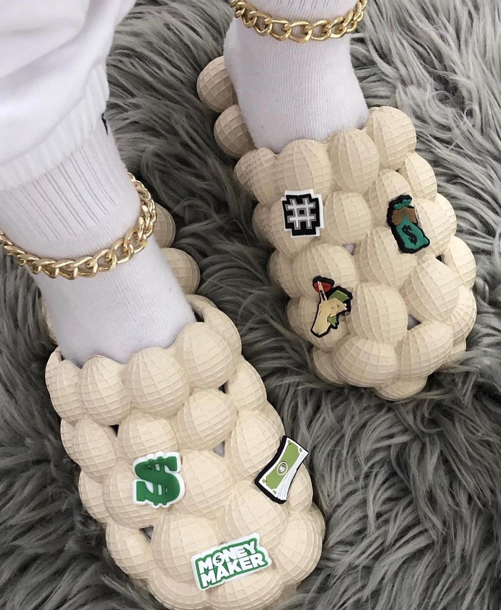 JAdoreLLC_'s tweet photo. Not only do we sell lashes but we also sell comfortable &amp; unique Ba$ic Bubble Slides !😻

When comfort meets style! 👟

https://t.co/II6zncyecX https://t.co/3r1hOHHmUD
