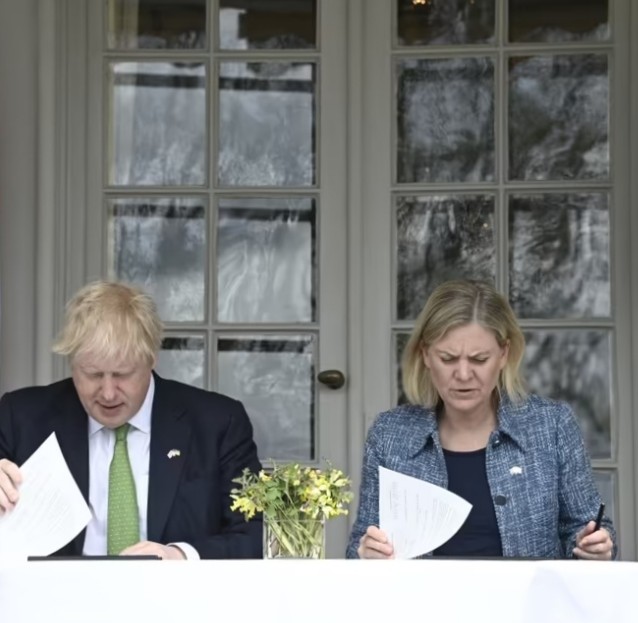 När han plötsligt plockar fram äktenskapsförordet.