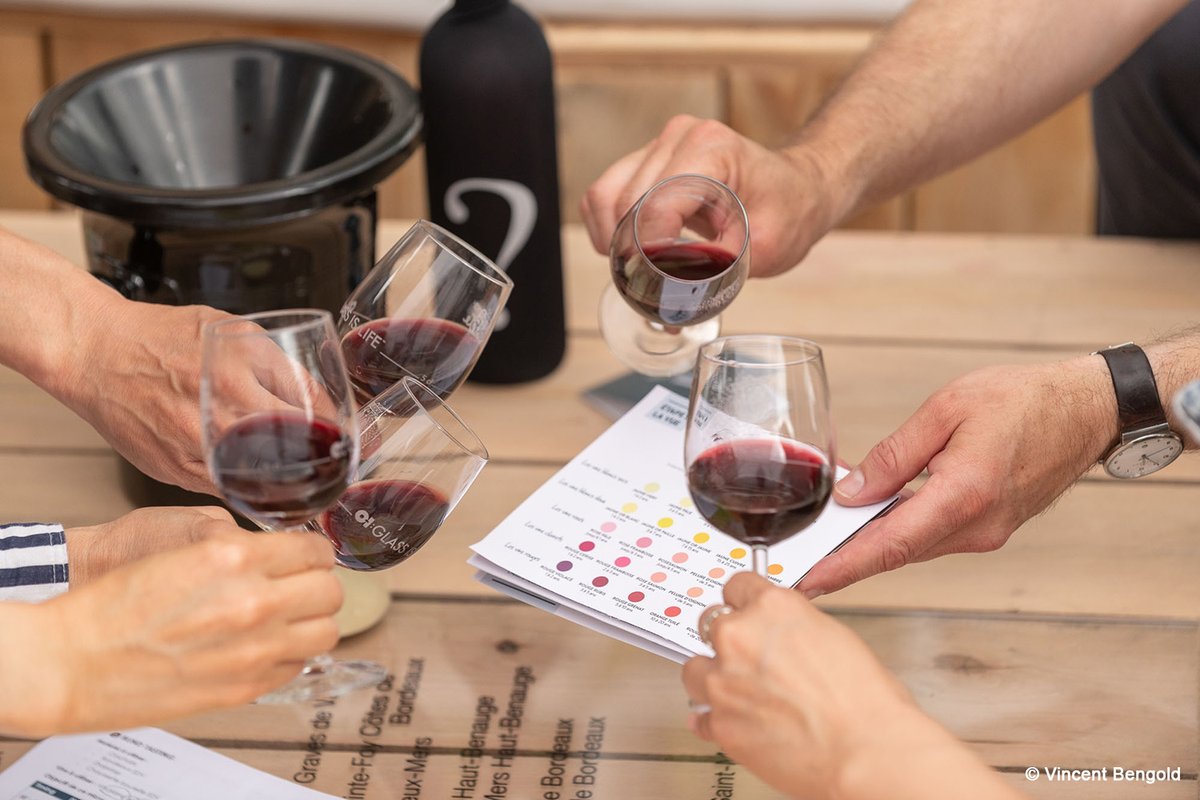 BordeauxFeteVin's tweet photo. [Conférence de presse] Pendant 4 jours, les visiteurs pourront déguster les @VinsdeBordeaux et de la Nouvelle-Aquitaine grâce à l’indispensable Pass Dégustation en prévente jusqu'au 31 mai. Un véritable atout 👉 https://t.co/nHfbiqFm90 #BFV2022 #bordeauxlocal #vinsdebordeaux https://t.co/NDBraTPLAv