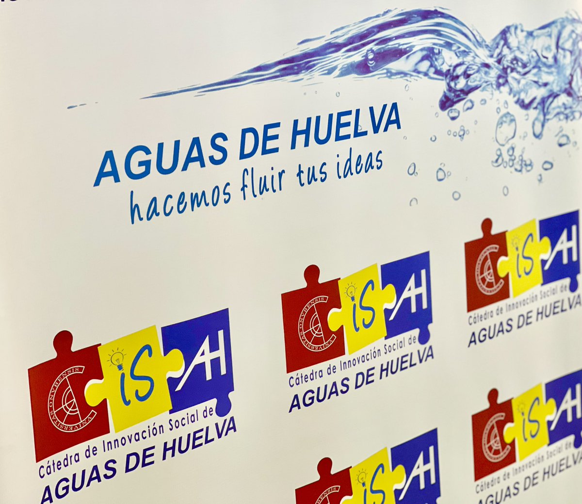 AguasDeHuelva's tweet photo. La @catedraAH se fundó mediante acuerdo alcanzado entre el @AytoHuelva, la propia empresa y la @UniHuelva, el 25 de noviembre de 2016. Desde entonces, bajo el lema ���Hacemos fluir 💦 tus ideas” fortalecemos los vínculos y proyectos de colaboración entre ambas organizaciones. #ODS https://t.co/POZ1sUQMLs