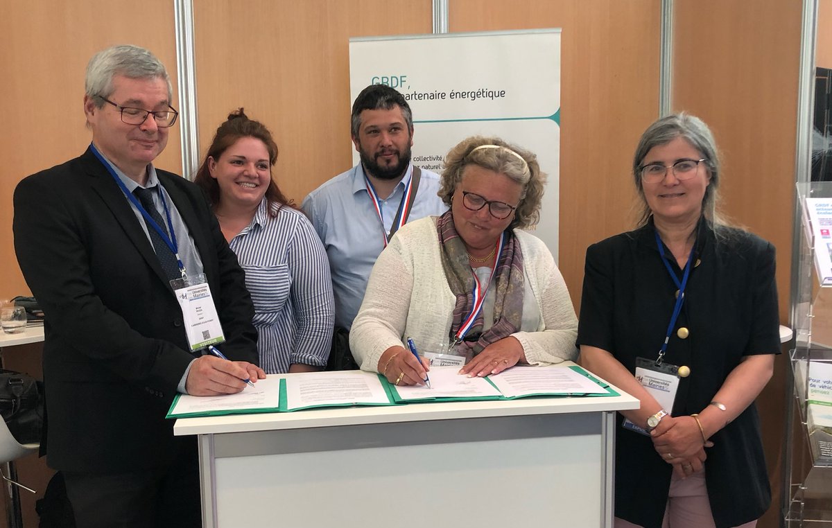 #GRDF est très fier d'avoir signer une convention innovante avec #ccentrejuinerenarde  #universitésmaires91
Ensemble, cap sur la transition écologique, le déploiement des compteurs communicants gaz et la mise à disposition des données pour mieux maîtriser les consommations de gaz