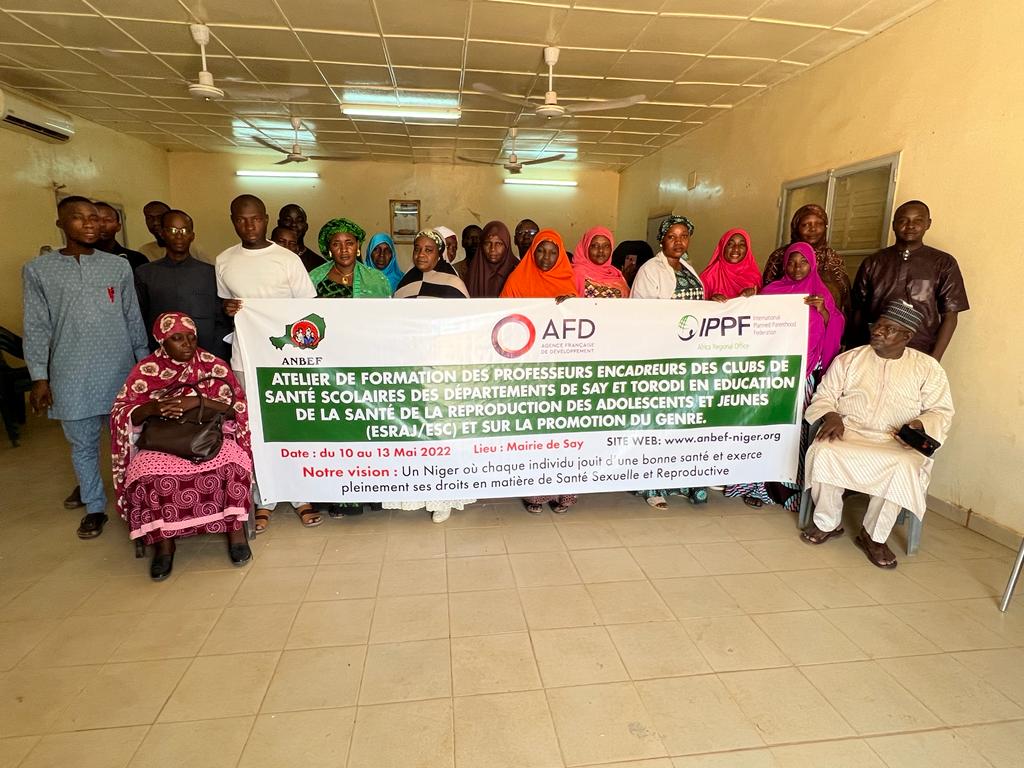 AnbefOfficiel's tweet photo. #Atelier 
Du 10 au 13 mai 2022 l’ANBEF un atelier de formation des enseignants encadreurs sur la Santé de la reproduction des adolescents et jeunes (SRAJ) élément essentiel du projet « Mes droits,Ma santé, Mon avenir (3M) » financé par l’Agence Française de Développement (AFD). https://t.co/kb4T4ZNrWz