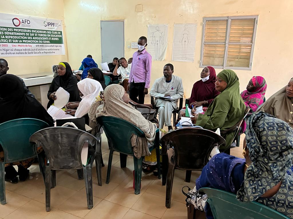 AnbefOfficiel's tweet photo. #Atelier 
Du 10 au 13 mai 2022 l’ANBEF un atelier de formation des enseignants encadreurs sur la Santé de la reproduction des adolescents et jeunes (SRAJ) élément essentiel du projet « Mes droits,Ma santé, Mon avenir (3M) » financé par l’Agence Française de Développement (AFD). https://t.co/kb4T4ZNrWz