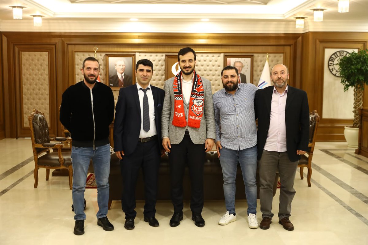 Başkanla güzel bir hatıra resimi <a href="/BagcilarBld/">Bağcılar Belediyesi</a> <a href="/ozdmrabdllh/">Abdullah Özdemir</a> <a href="/alperren37/">murat türkmen</a>