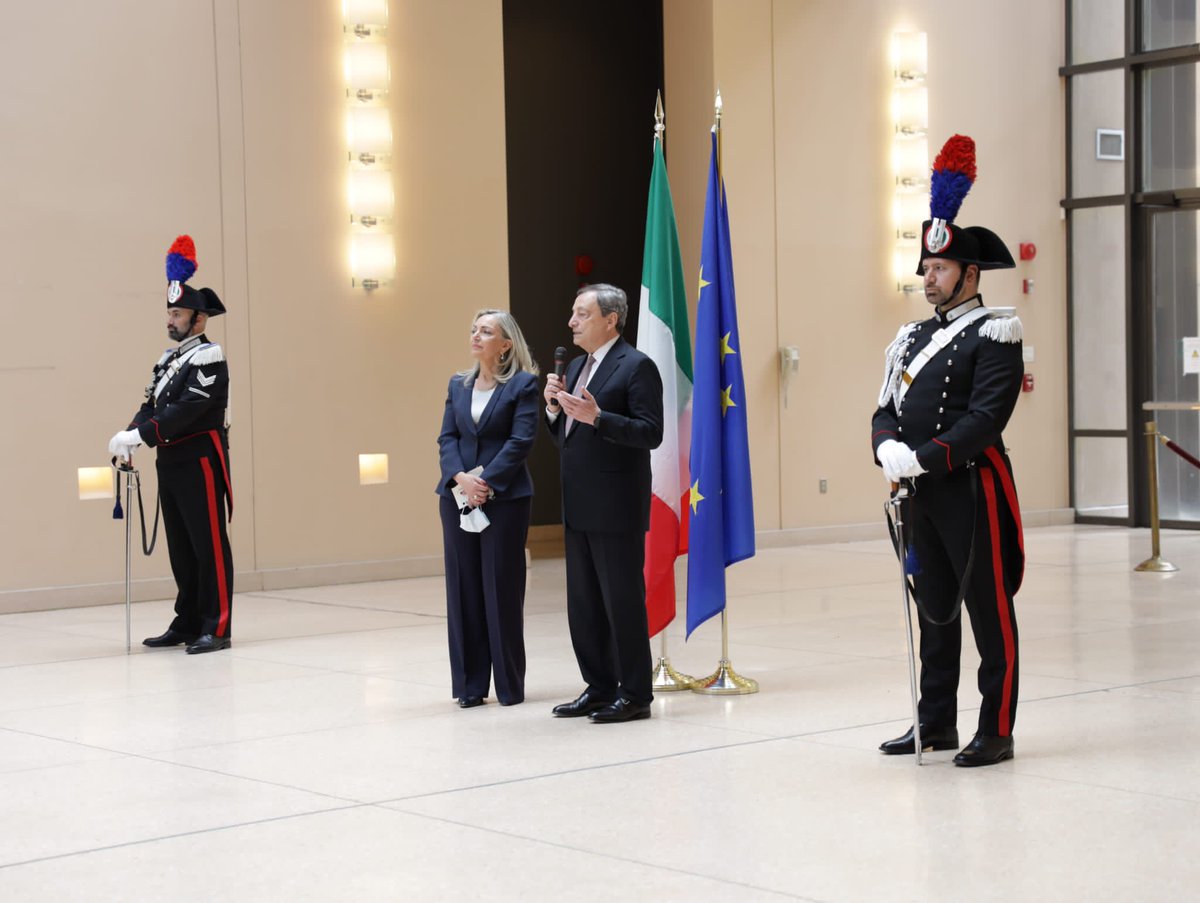 ItalyinUS's tweet photo. Honored to welcome Italian Prime Minister Mario Draghi for his important visit to the U.S.. Grazie Presidente! 🇮🇹🤝🇺🇸 https://t.co/KqKMaovhp6
