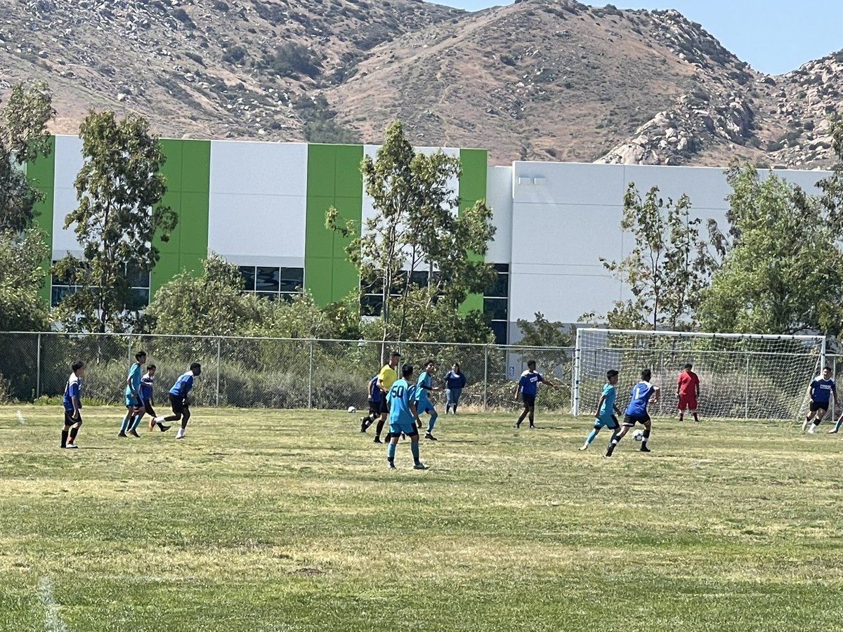 @L_A_Performance #LMB coaches Marquis Kidd <a href="/marquiskidd3/">marquis kidd</a>, Jason Ward, &amp; JB <a href="/NYTILLID13/">John Berumen™</a> came out to support our Student Athletes <a href="/fusd_CitrusHS/">Citrus High</a> for their soccer game. #LegendsMindAndBody #MentalHealth #weareLegends