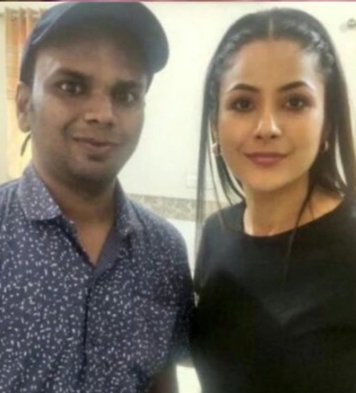 Ki_Sidraj's tweet photo. @bluntvikas2 Wen v said. Saza & Kaushal hired dis aman type of paid PR"s..to spread delulu fake luv- story about Sidnaag. Tabh koi nahi manta tha.
Abh owsi aman kye sath pic derahi saza.
As always SidHeart"s was always right. Saza is only behind all dis. #Fsct
👇 https://t.co/7yL6XWy7RS