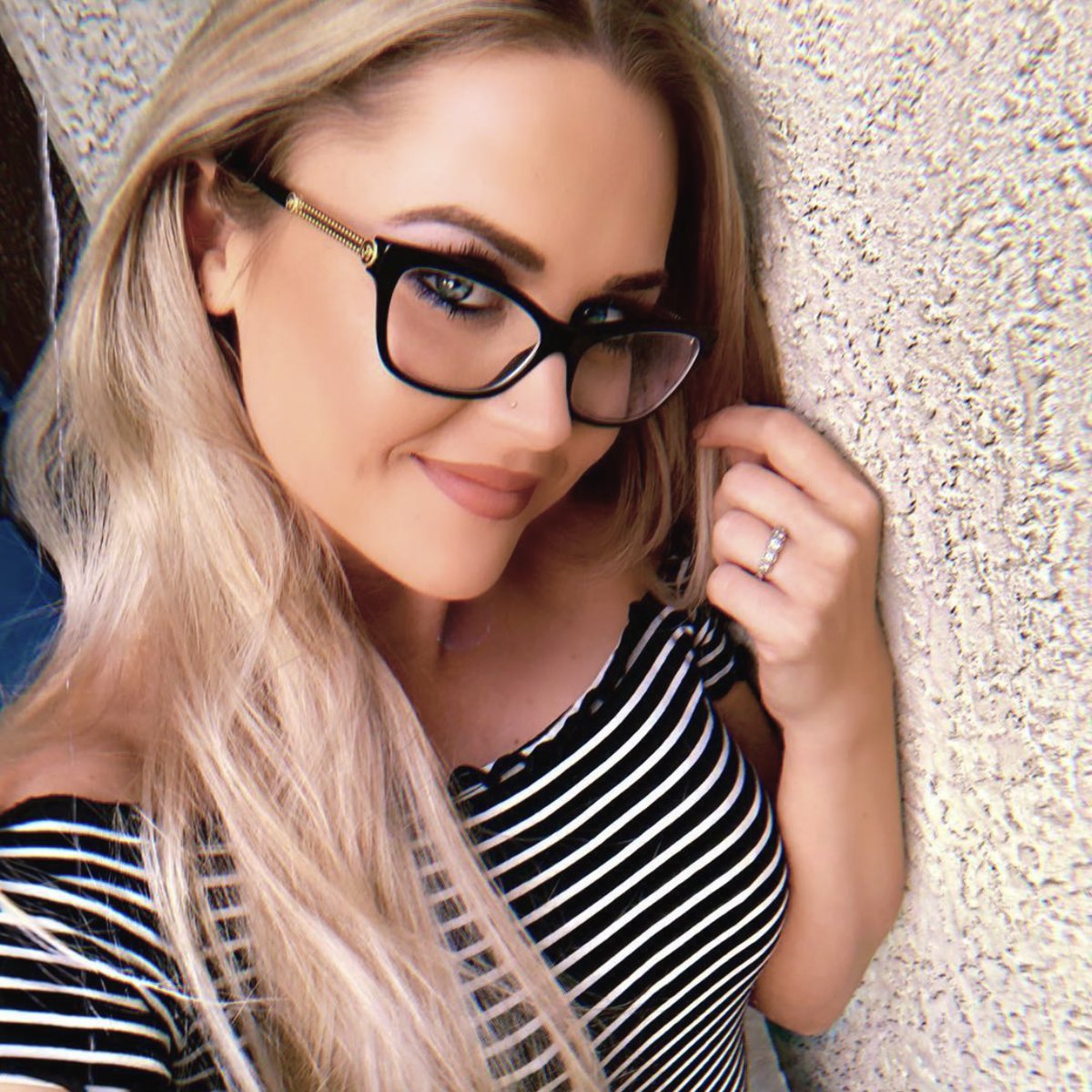 Sircles Spotlight🤩
Lisa Hinkle uses Sircles bc she ❤️ sharing her recommendations w/o the online trolls
“I ❤️ to Netflix&amp;Chill! Sircles makes easy to 👀 what my friends r watching so we can binge together!” ~Lisa
Some of her fav shows🎥
<a href="/YouNetflix/">YOU</a>
<a href="/90DayFiance/">90DayFiance</a>
<a href="/ThePeakyBlinder/">Peaky Blinders</a>