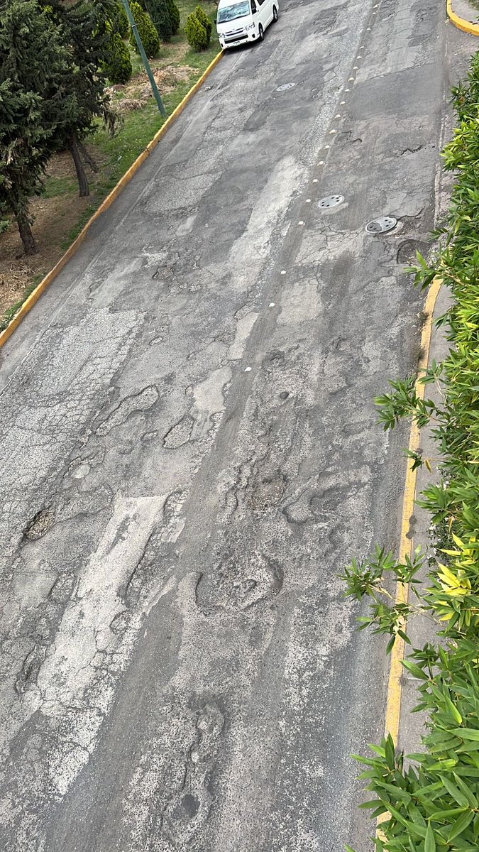 nydiae's tweet photo. @GobNau @angiemoyam Vecinos d Sn Mateo queremos reportar los cráteres inmensos sobre Av. Sn Miguel de la Lopez Mateos a Carril d l Mora. URGE VENGAN A REPAVIMENTAR, ya varios automóviles han sufrido averías graves.ESPERAMOS Q NUESTRO VOTO HAYA VALIDO LA PENA. Nos vemos en el 2023 https://t.co/SAvR2kAbSR