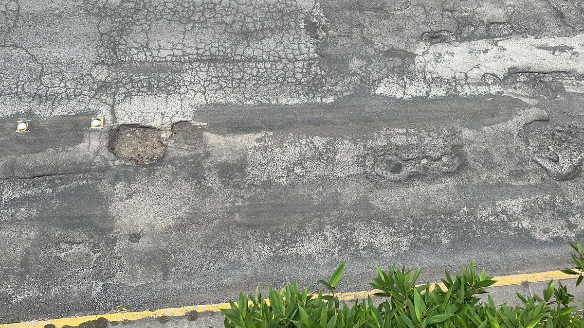 nydiae's tweet photo. @GobNau @angiemoyam Vecinos d Sn Mateo queremos reportar los cráteres inmensos sobre Av. Sn Miguel de la Lopez Mateos a Carril d l Mora. URGE VENGAN A REPAVIMENTAR, ya varios automóviles han sufrido averías graves.ESPERAMOS Q NUESTRO VOTO HAYA VALIDO LA PENA. Nos vemos en el 2023 https://t.co/SAvR2kAbSR