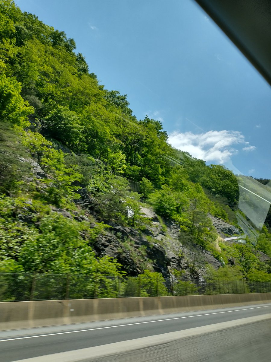 JS_on_Bass's tweet photo. Beautiful day for a drive through the mountains. #mightyblue https://t.co/AKBmYH0ATK
