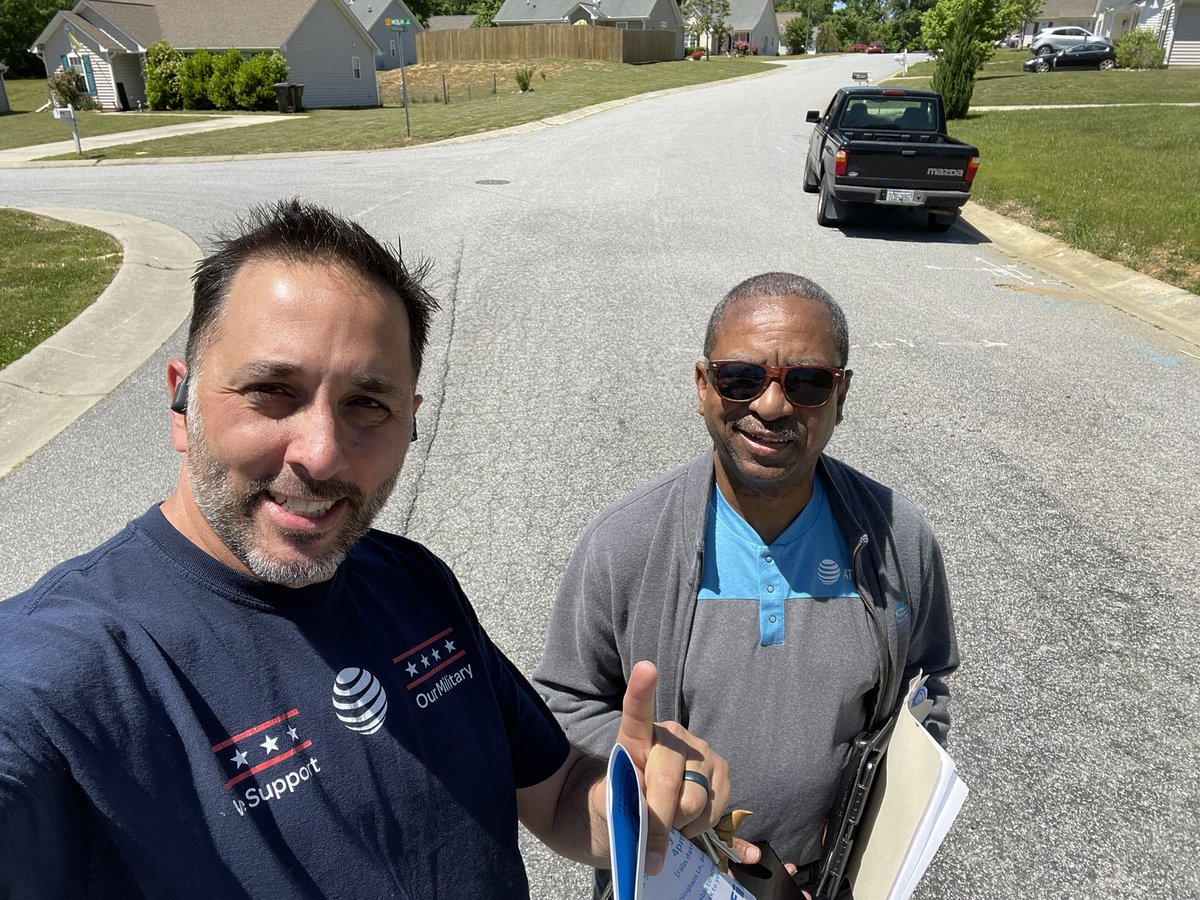 SoCalDP's tweet photo. Alamance flyer dropping on a beautiful day!! #attfiber
#lifeatatt
#fiberfam
@404girl
@BuegelerS
@crystolte0310
@jerryfornwalt
@denzelc01
@phillipsNOrman
@JohnnyGarSN https://t.co/tagkyJq8r6