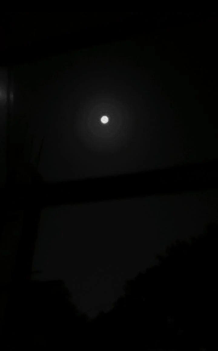 innieverrse's tweet photo. pretty moon, reminds me of our jinnie 😔 https://t.co/ZYaew9km4A