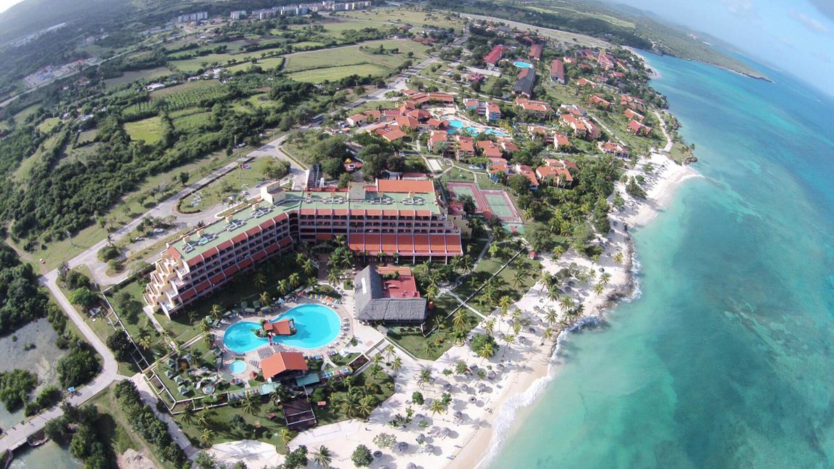 HBrGuardalavaca's tweet photo. #brisasguardalavaca, the perfect place for your next getaway 

#cubanacanhoteles #cubatravel #holguintravel #togetheronemoretime #yourhappyplace https://t.co/Y2JZRi8ZtS