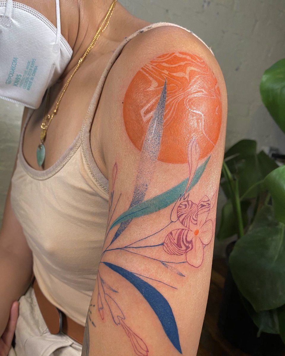 tiarettee's tweet photo. Abstract botanical blue leaves and orange inspired sun💙 https://t.co/NYmRsIHaIP
