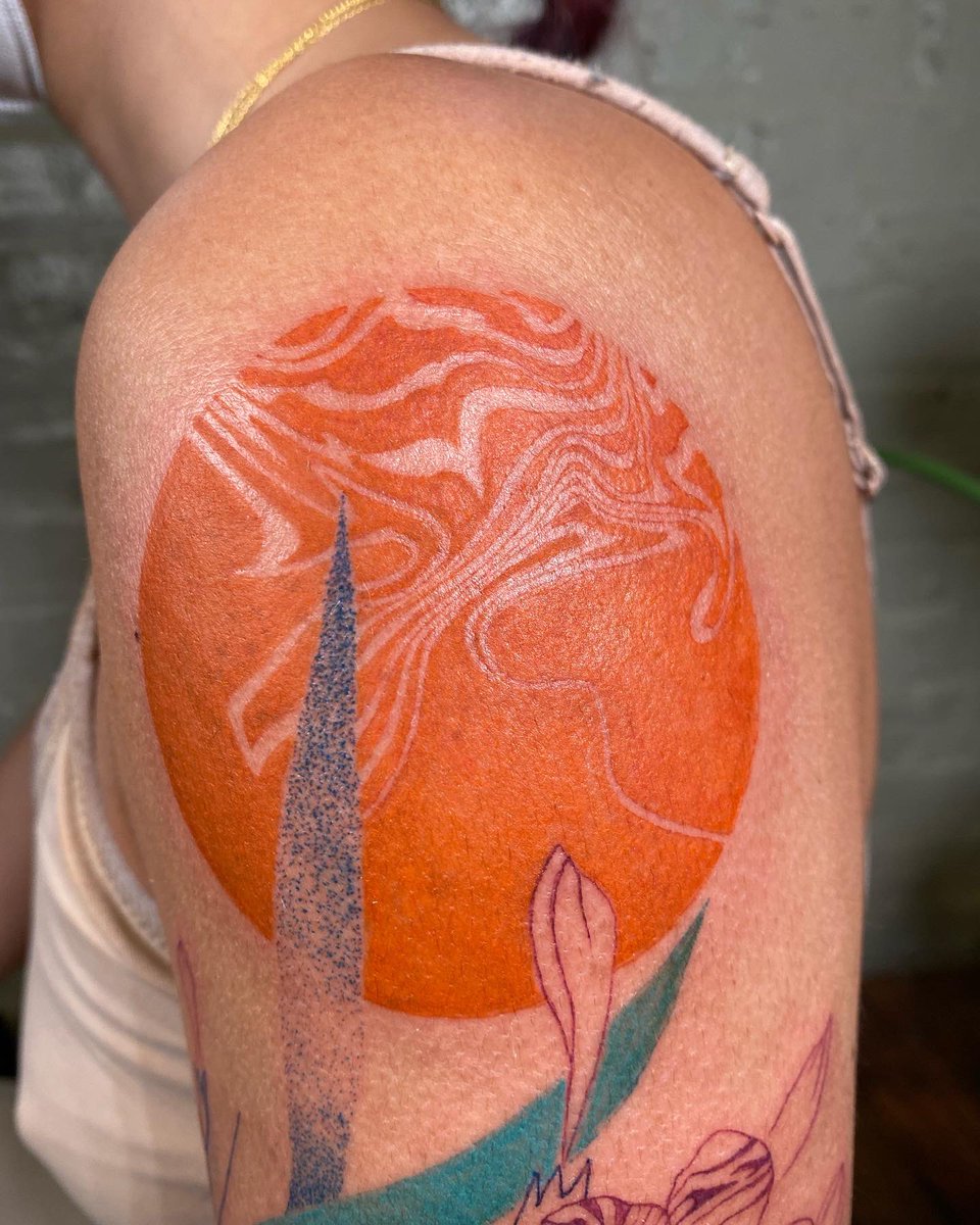 tiarettee's tweet photo. Abstract botanical blue leaves and orange inspired sun💙 https://t.co/NYmRsIHaIP