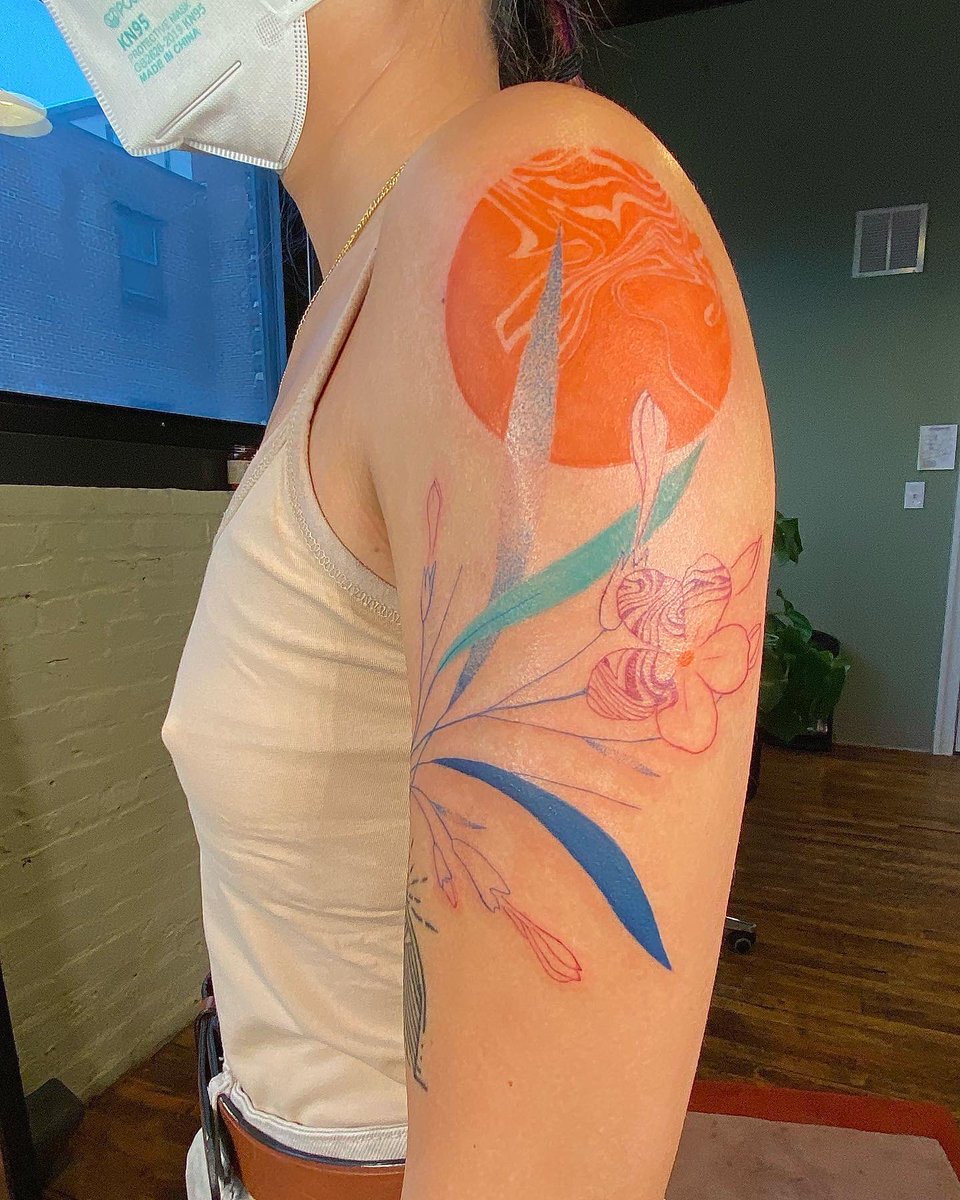 tiarettee's tweet photo. Abstract botanical blue leaves and orange inspired sun💙 https://t.co/NYmRsIHaIP