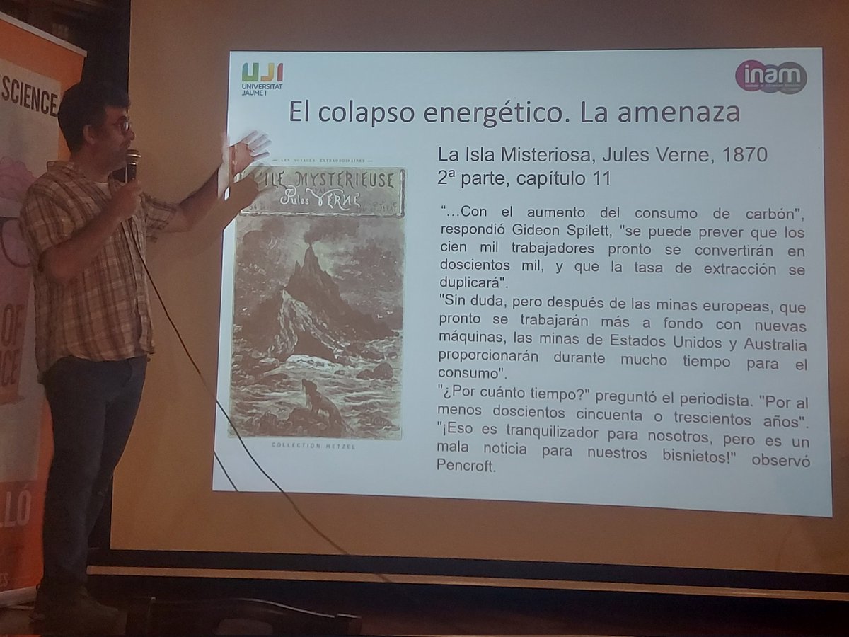 ximogorriz's tweet photo. En el @pintofscienceES en el #TempleBar de Castelló, explica Sixto Giménez (@inam_uji de la @UJIuniversitat): "si pudiésemos aprovechar de forma eficiente toda la energía solar que recibe el planeta en una hora, cubriríamos todas nuestras necesidades energéticas de un año". https://t.co/xMqJwrHoUH