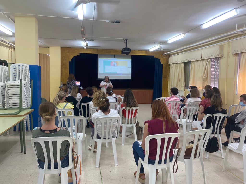 ceplebrija's tweet photo. Última sesión VIVIR LA EXPERIENCIA DE LEER Y ESCRIBIR. Gracias al equipo @aprenderhabland, Paqui @espicanet, Carmen @carmenca, Sofía @sofiadeza y Ana @Anisyu por acompañarnos este proceso formativo que tendrá continuidad el curso 2022_23 @ceplebrija @FormacProfAnd @EducaAnd https://t.co/jirQ6f0V8F