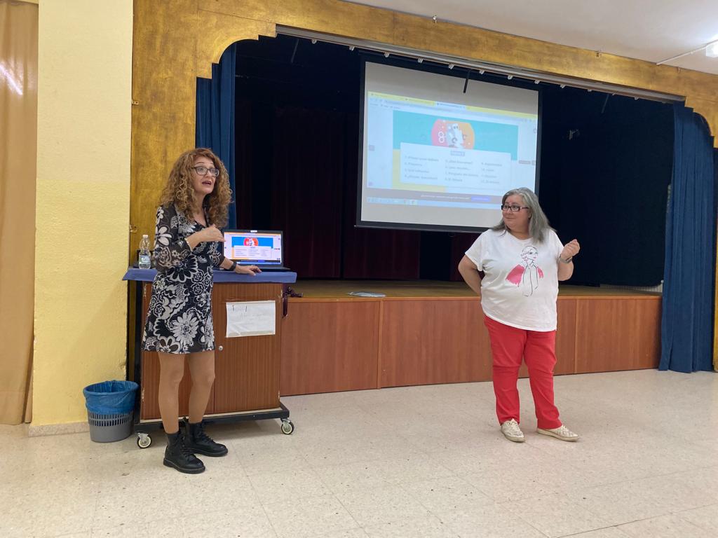 ceplebrija's tweet photo. Última sesión VIVIR LA EXPERIENCIA DE LEER Y ESCRIBIR. Gracias al equipo @aprenderhabland, Paqui @espicanet, Carmen @carmenca, Sofía @sofiadeza y Ana @Anisyu por acompañarnos este proceso formativo que tendrá continuidad el curso 2022_23 @ceplebrija @FormacProfAnd @EducaAnd https://t.co/jirQ6f0V8F