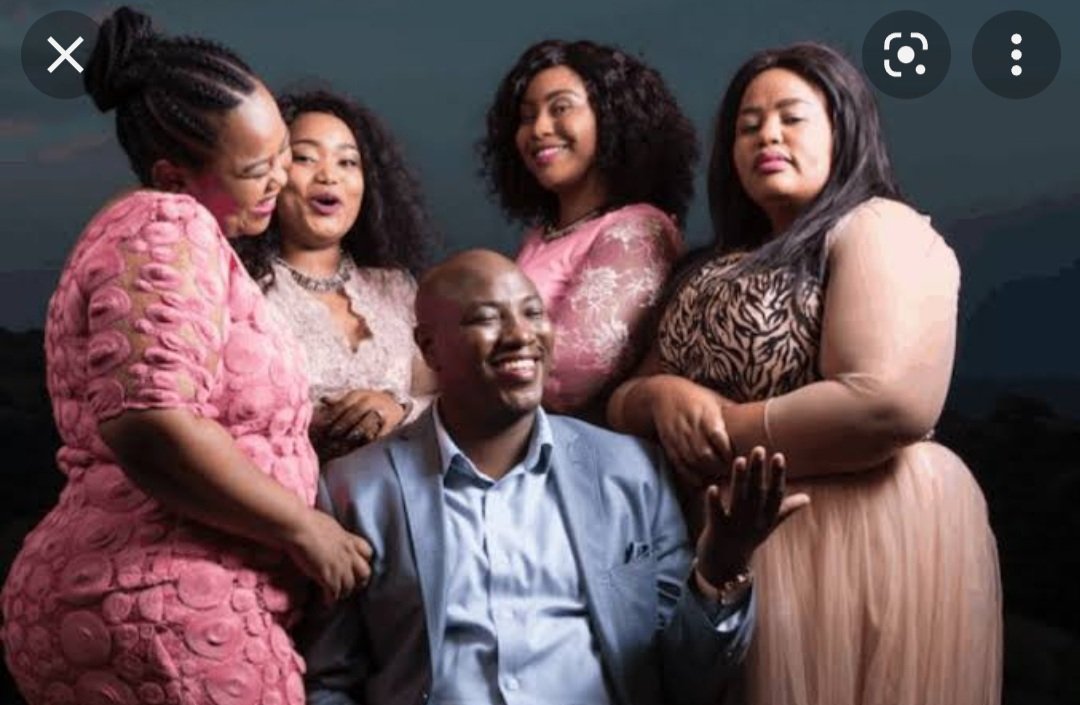 MokwenaMafoko's tweet photo. #LoveBackMzansi #LTDWSOMIZI #UthandoNesthembu #YimLo
8pm ayisafani😫😫 https://t.co/TnHak0F4ch