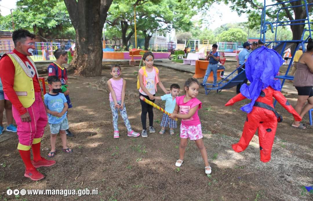 GuerrilleroUVE's tweet photo. 🤹🏼‍♀️Esta mañana hicimos entrega a las familias del barrio San Ignacio del Distrito III, las #obras de remozamiento y #embellecimiento del #parque comunitario.
#Nicaragua https://t.co/pNeA9KN8QR