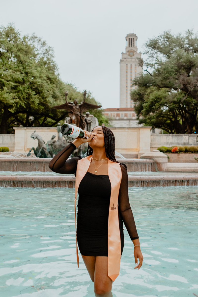aburridoash's tweet photo. no accomplishments, just vibes and pretty pictures🫶🏾 #TexasEx #ut22 https://t.co/QyAM1uLeoO