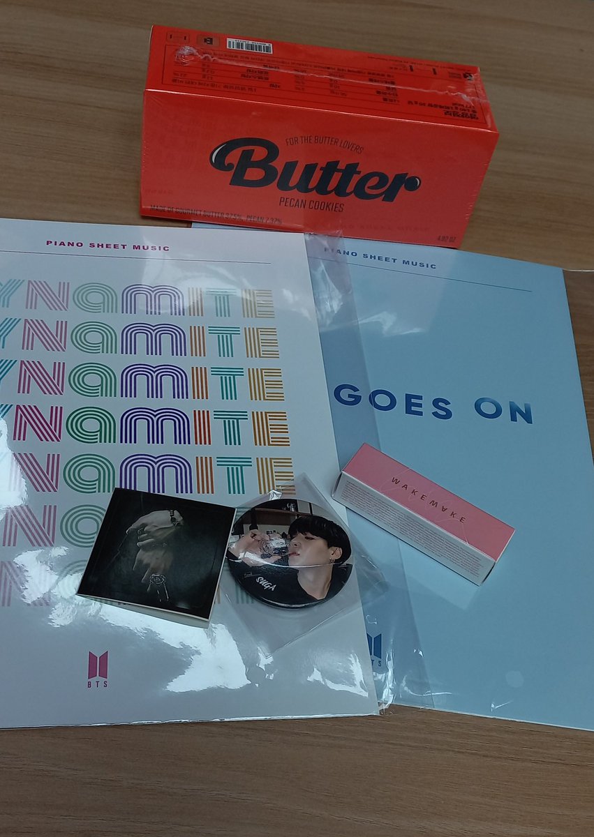 _MusicLivesOn2_'s tweet photo. Everytime I'm back online for a bit, the same "chaos" all over (not caused by us ofcourse😌)
Nothing new.
Good to see nothing has changed 🤣

Hope you're all doing ok.
Comeback is neaaaaar!!!! :D

Gifts my friend gave me hehe
(That one there -yoongi pic-, is a bottle opener🤤🍻) https://t.co/HAz47d6awH
