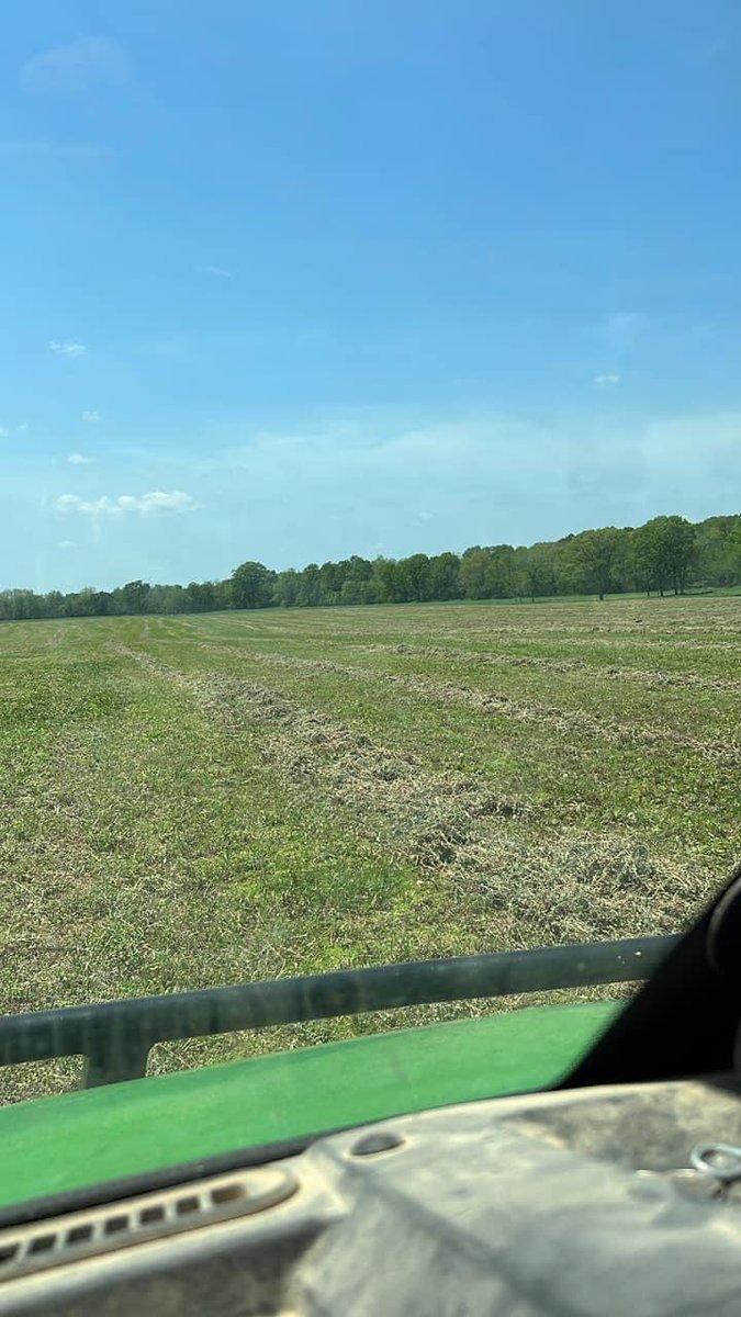 chinds86's tweet photo. First cutting alfalfa, about 92 degrees out here. I told dad I was glad the little square baler is broke https://t.co/FI6QIl5ROM