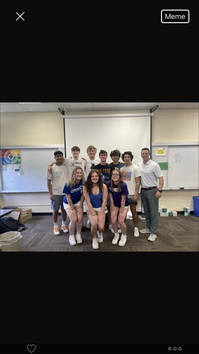 SMSDECA's tweet photo. This was a great group of DECA/Green Bean students to work with this year. Excited for these seniors! All of these students have made a great contribution to DECA and the Green Bean. Congrats on a great year! @SMSouthTDain @theSMSD https://t.co/O21X4p5IgY