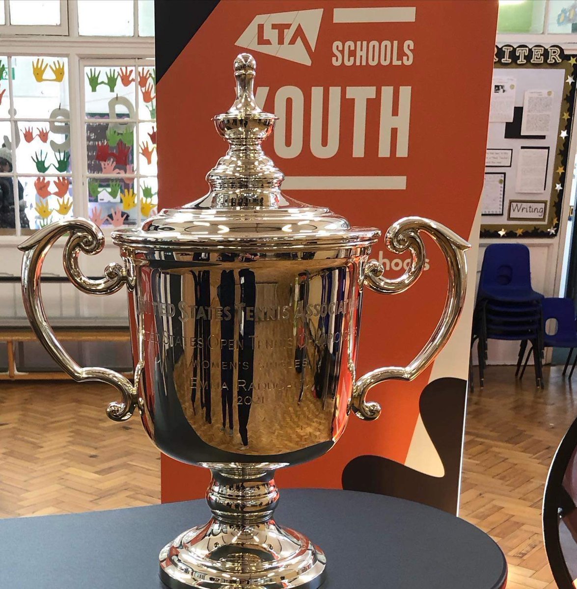MrsGucci's tweet photo. Sorry I missed this visitor to Haydn Primary School today (Yr 4 Residential) but so thankful to @EmmaRaducanu and @the_LTA for bringing this to our Nottingham School, and also for the amazing Tennis coaching 👍🏻 @usopen #USOpenCup #raducanu #tennis https://t.co/P9gHO21GmI