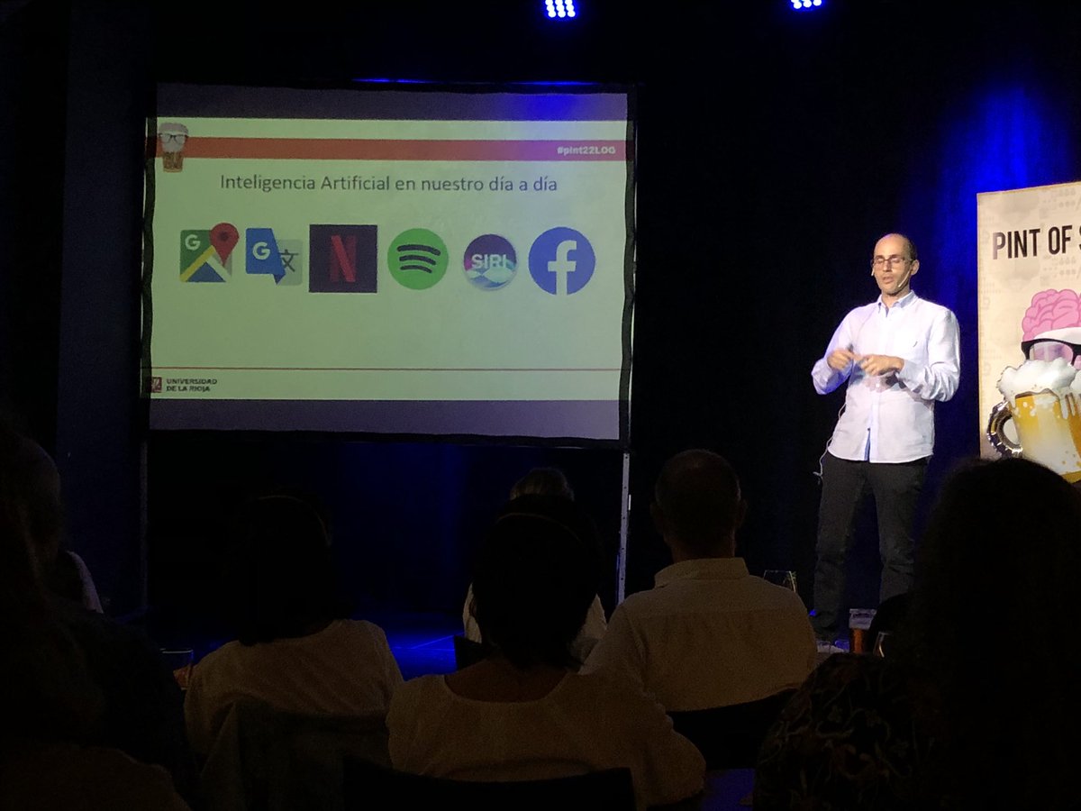 chuchibe's tweet photo. A disfrutar con @_Jonathan_Heras y la inteligencia artificial!! @pintofscienceES #Pint22LOG Vaya tarde llevamos!! https://t.co/TptMNJCgQ8