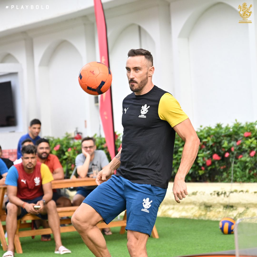 RCBTweets's tweet photo. Always looking good in the new #RCBxPUMA Athleisure Collection! 🔥👊🏻
Click on the link to shop and join the #BoldSquad with our Skipper NOW: https://t.co/Zt8e9nCxzS 💪🏻
#PlayBold #WeAreChallengers #IPL2022 #Mission2022 #RCB #ನಮ್ಮRCB https://t.co/WIFvt3dCEu