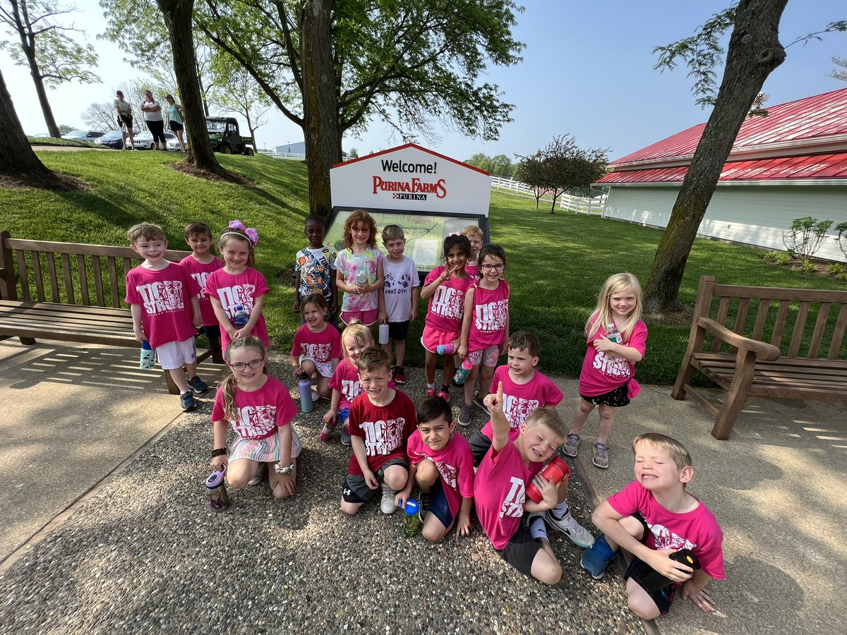 KellisonKinder's tweet photo. Field trip to Purina Farms was a success!!!🐷🐴🐓🐄🚜🐕🐈🐇🐾 https://t.co/vbGsKNW4kE