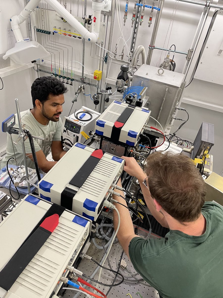 DeRooLab's tweet image. First De Roo lab beam line trip! 
Rohan, Dietger, and Chris are the Swiss Light Source (at PSI) this week for some #EXAFS !! Good luck gentlemen!
#research #metaloxoclusters #synchrotron #beamtime #fingerscrossed #Xrays #lotsofsnacks #notmuchsleep #coffee
