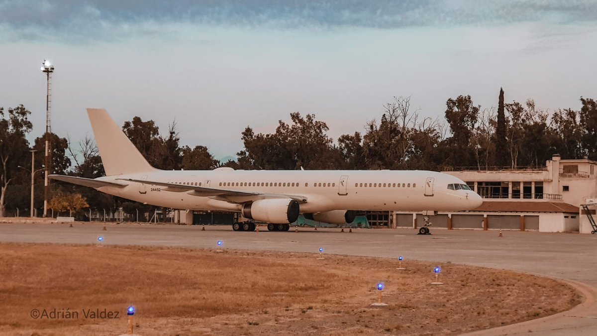 comuspottermza's tweet photo. Estos días visitó el aeropuerto El Plumerillo un Boeing C-32B de la @usairforce. El mismo llegó el lunes desde San Juan, Puerto Rico. Y se fue el día de hoy con destino a Ushuaia.
.
Fotos de @Adrian_Valdez01, @VenierAle y @martinmonterod
.
@ArgSpotters @SpottersArg @aviacionline https://t.co/E0Rk3bjVkN