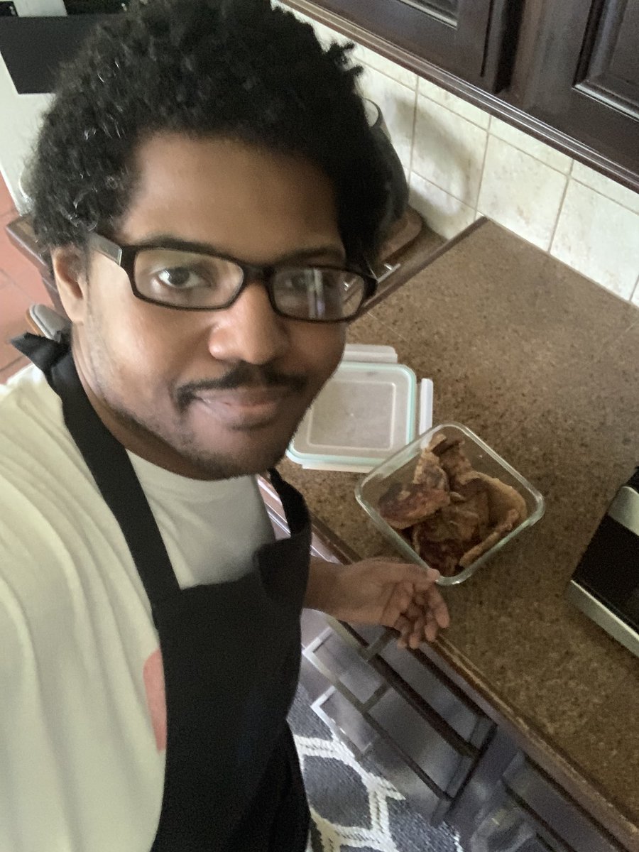 tjradway7's tweet image. Hey guys, I did cooking some of the Jamaican Banana Fritters for lunch and it was taste delicious, but I cut into pieces and I’m so proud to be a chef! #jamaicanbananafritters #bananafritters #texaschef #chef #cooking 👨🏾‍🍳🍳🇯🇲🍌👨🏾‍🍳🍌🍳🇯🇲
