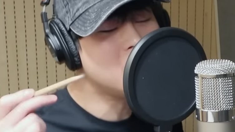 HONEYDETAILS's tweet photo. neck veins #주헌 https://t.co/yINZxX6Ty4